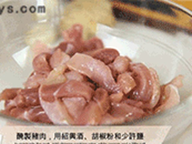 【青椒炒肉丝】步骤3制作图解