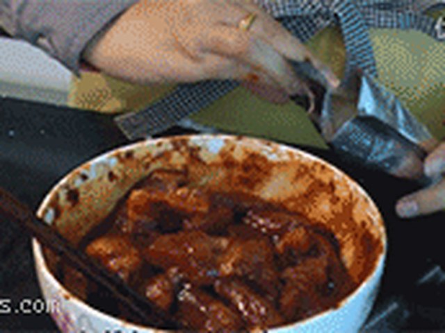 【粉蒸肉】步骤3制作图解