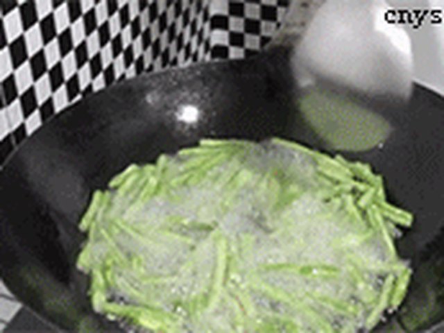 【干煸豆角】步骤4