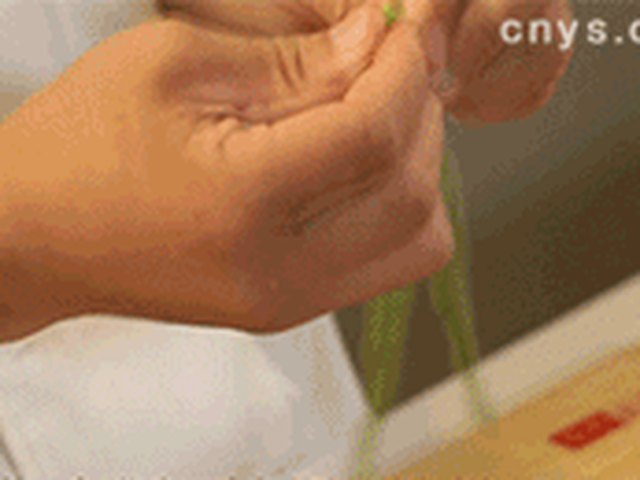 【肉片焖扁豆】步骤1