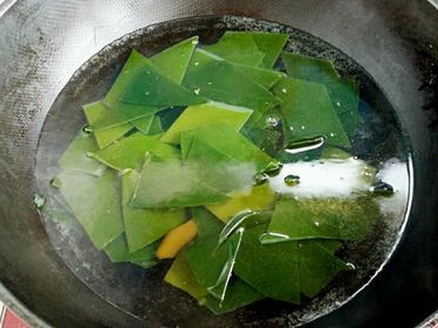【海带枸杞排骨汤】步骤3