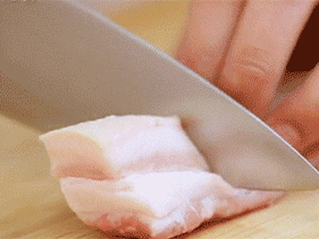 【土豆烧肉】步骤2制作图解