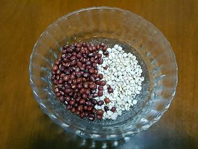 【薏米红豆粥】步骤1