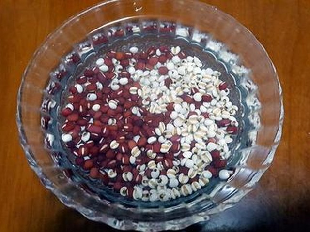 【薏米红豆粥】步骤2