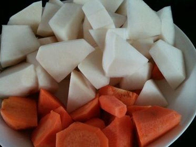 【羊肉蘑菇萝卜汤】步骤2