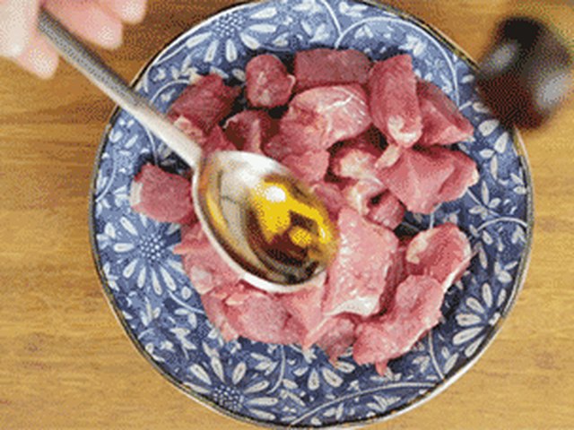 【孜然羊肉】步骤3