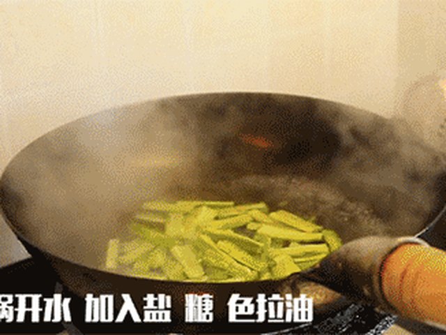 【清炒苦瓜】步骤1