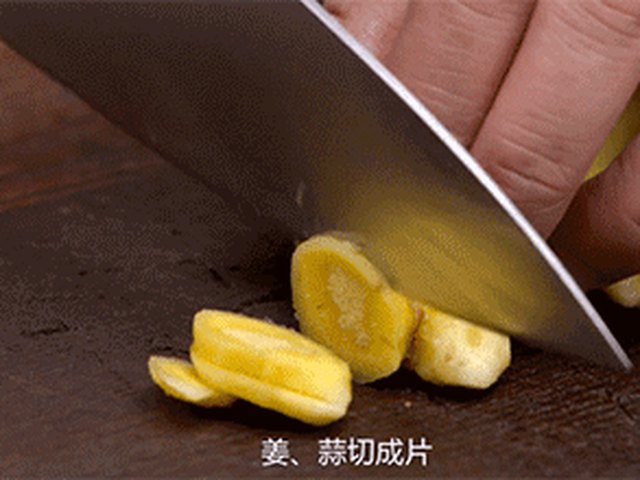 【土豆啤酒鸭】步骤2