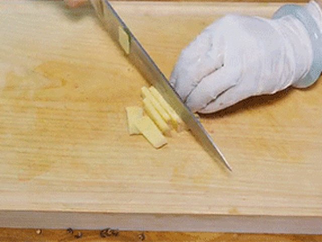 【鲜虾羊肉砂锅】步骤2