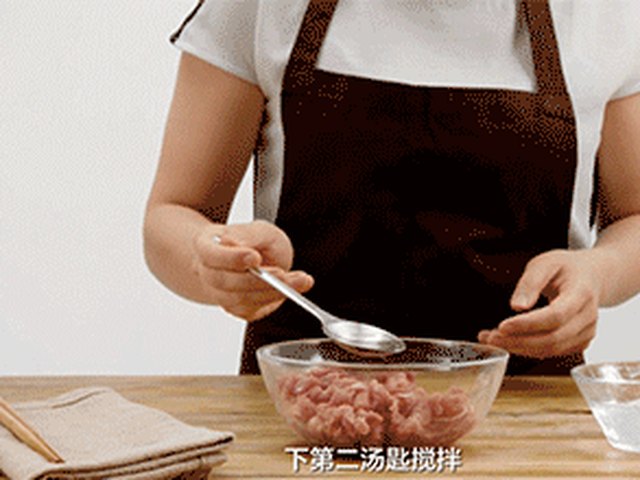 【榨菜炒肉丝】步骤2