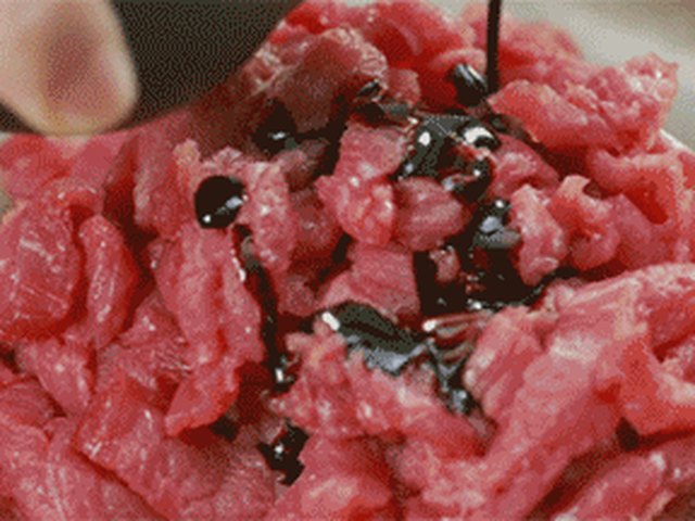 【芹菜炒牛肉】步骤2