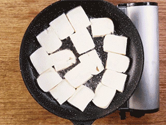 【秘制酱香豆腐】步骤2