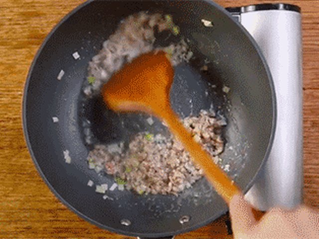 【黄豆肉末炒咸菜】步骤3