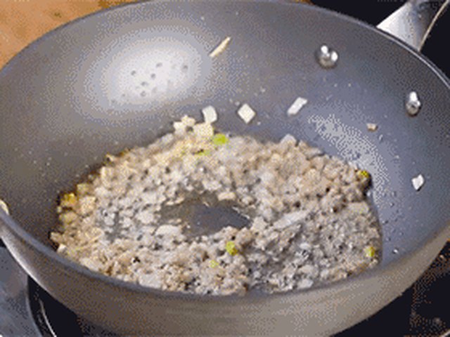 【黄豆肉末炒咸菜】步骤4