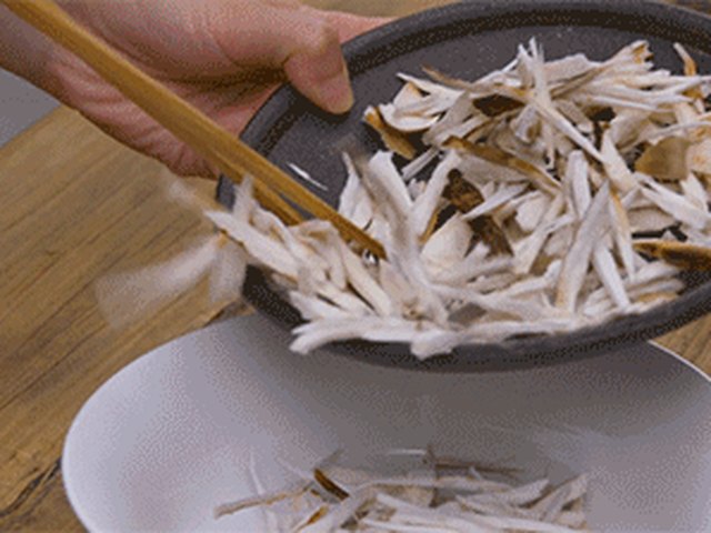 【火腿蒸鸡枞】步骤3