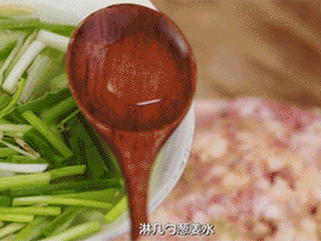 【六月黄毛豆蒸肉饼】步骤2