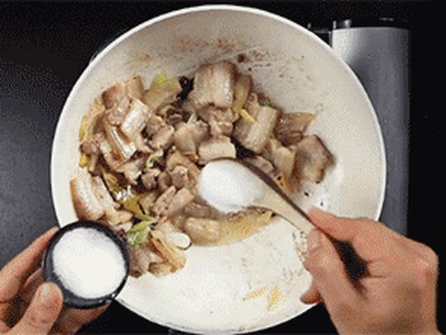 【老干妈千张结烧肉】步骤3