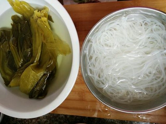 【酸菜粉丝】步骤1