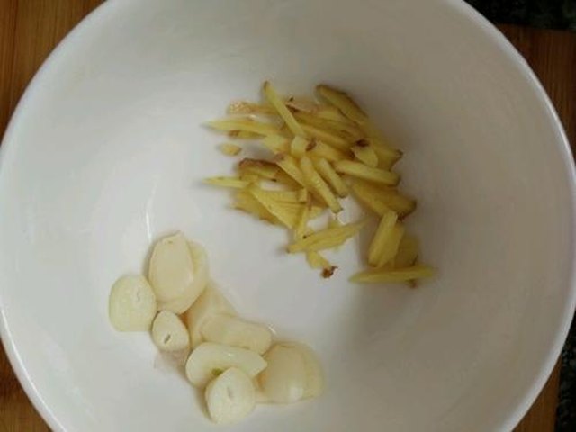 【酸菜粉丝】步骤2