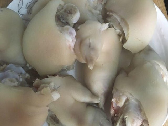 【猪脚菌菇汤】步骤3