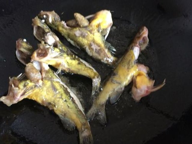 【昂刺鱼（黄刺鱼）豆腐汤】步骤2