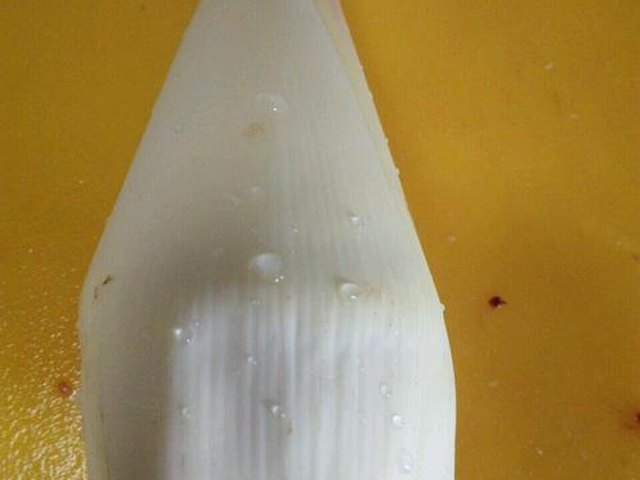 【芭蕉花芯蕾老母鸡汤】步骤2制作图解