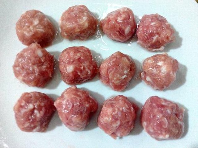 【木瓜滚肉丸汤】步骤1