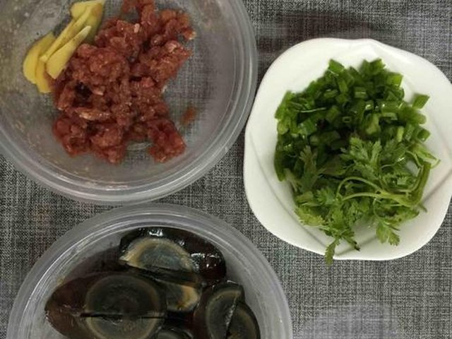 【皮蛋瘦肉粥】步骤4