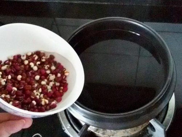 【紫米红豆健康粥】步骤4