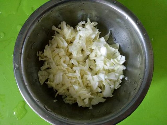 【麻香葡萄干海鲜炒饭】步骤2