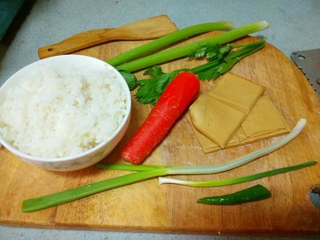 【酱丁炒饭】步骤1