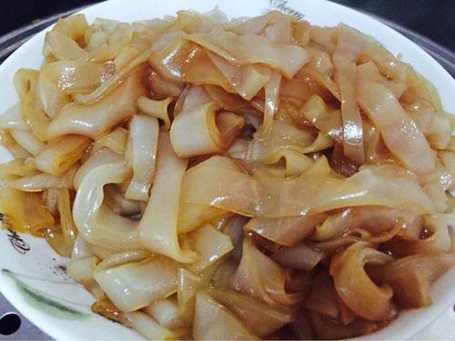 【肉丝蔬菜炒粿条】步骤2