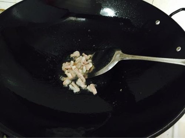 【肉丝蔬菜炒粿条】步骤3