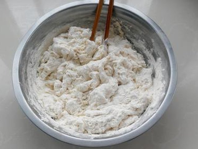【猪肉酸菜馅包子】步骤3