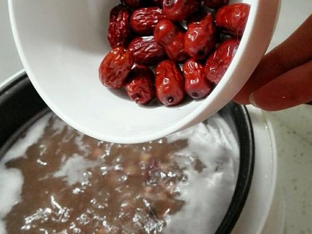 【红豆薏米粥】步骤4