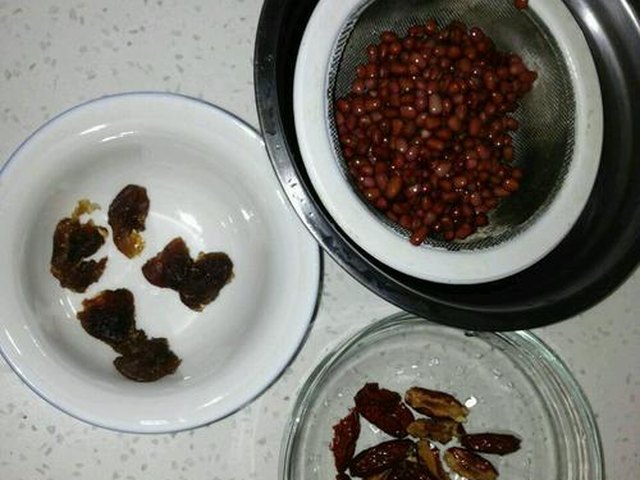 【红枣龙眼红豆浆】步骤2