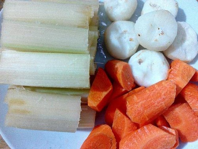 【胡萝卜马蹄竹蔗水】步骤2制作图解