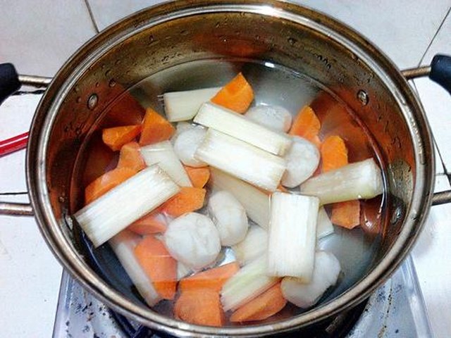 【胡萝卜马蹄竹蔗水】步骤3制作图解