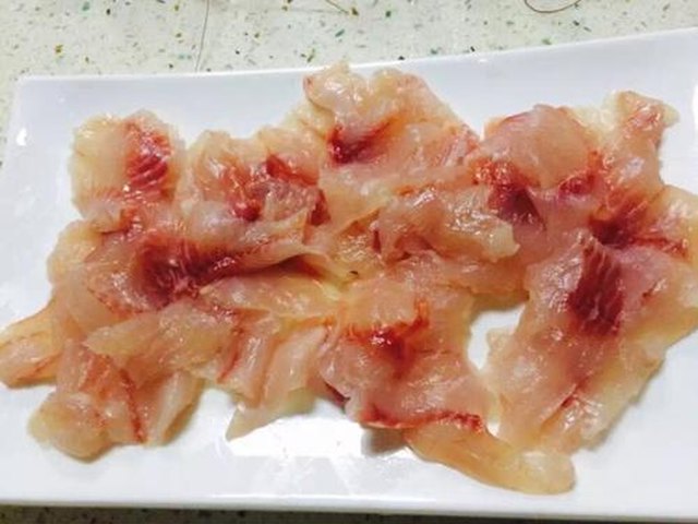 【海鲜鱼片粥（美味营养丰富，口感极佳）】步骤1