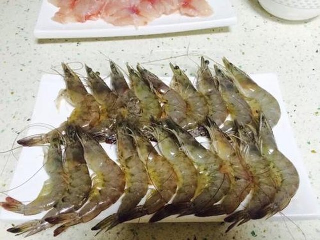 【海鲜鱼片粥（美味营养丰富，口感极佳）】步骤2