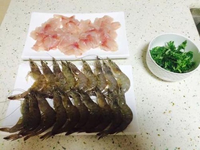 【海鲜鱼片粥（美味营养丰富，口感极佳）】步骤3