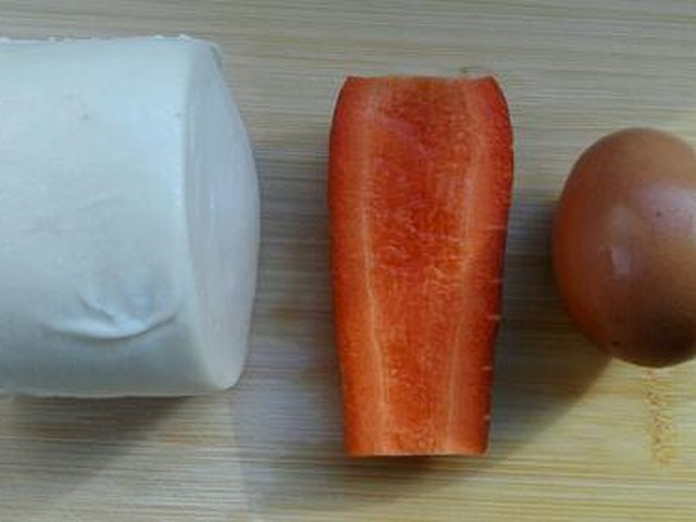 【胡萝卜鸡蛋馒头片】步骤1制作图解