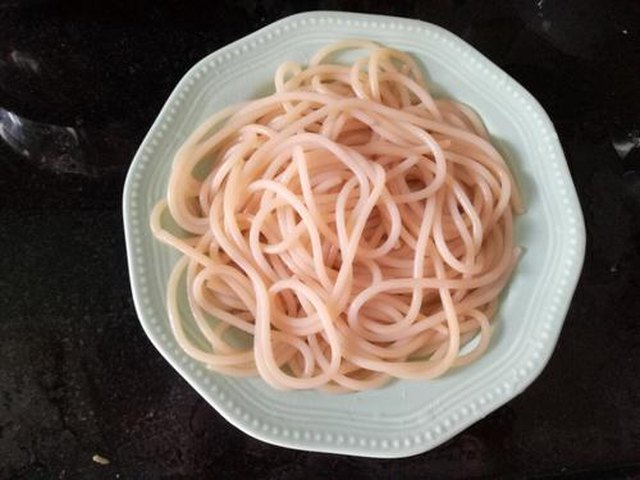 【绿豆芽虾米腐竹拌米粉】步骤2