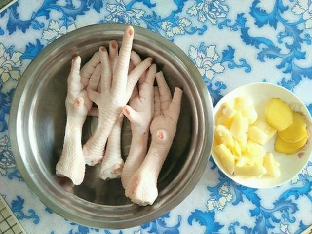 【酱香凤爪】步骤1