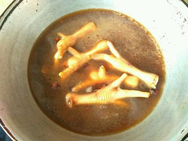 【酱香凤爪】步骤4