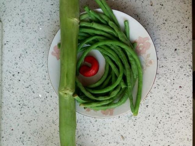 【清拌芥兰豇豆角】步骤1