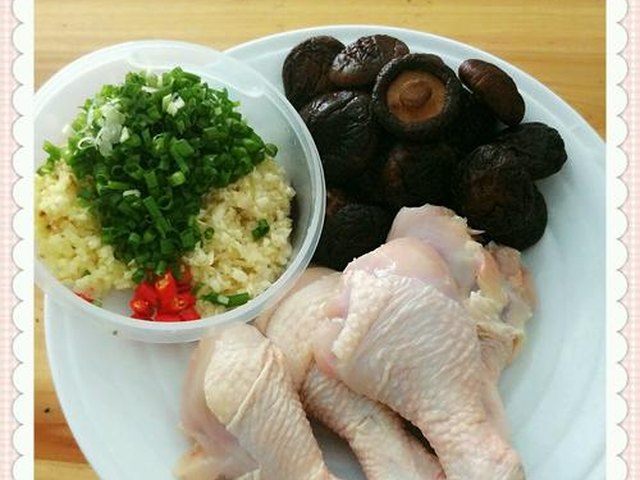 【香菇蒸鸡腿肉】步骤1