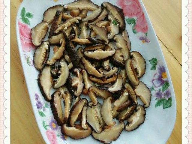 【香菇蒸鸡腿肉】步骤3