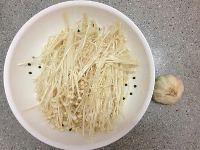【蒜蓉蒸金针菇】步骤1