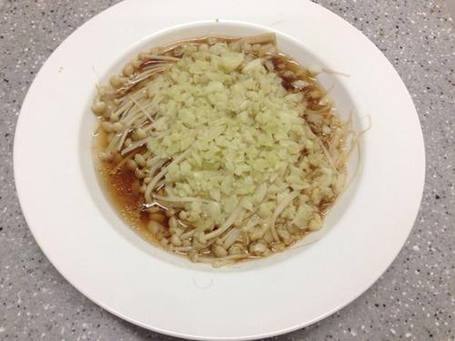 【蒜蓉蒸金针菇】步骤4